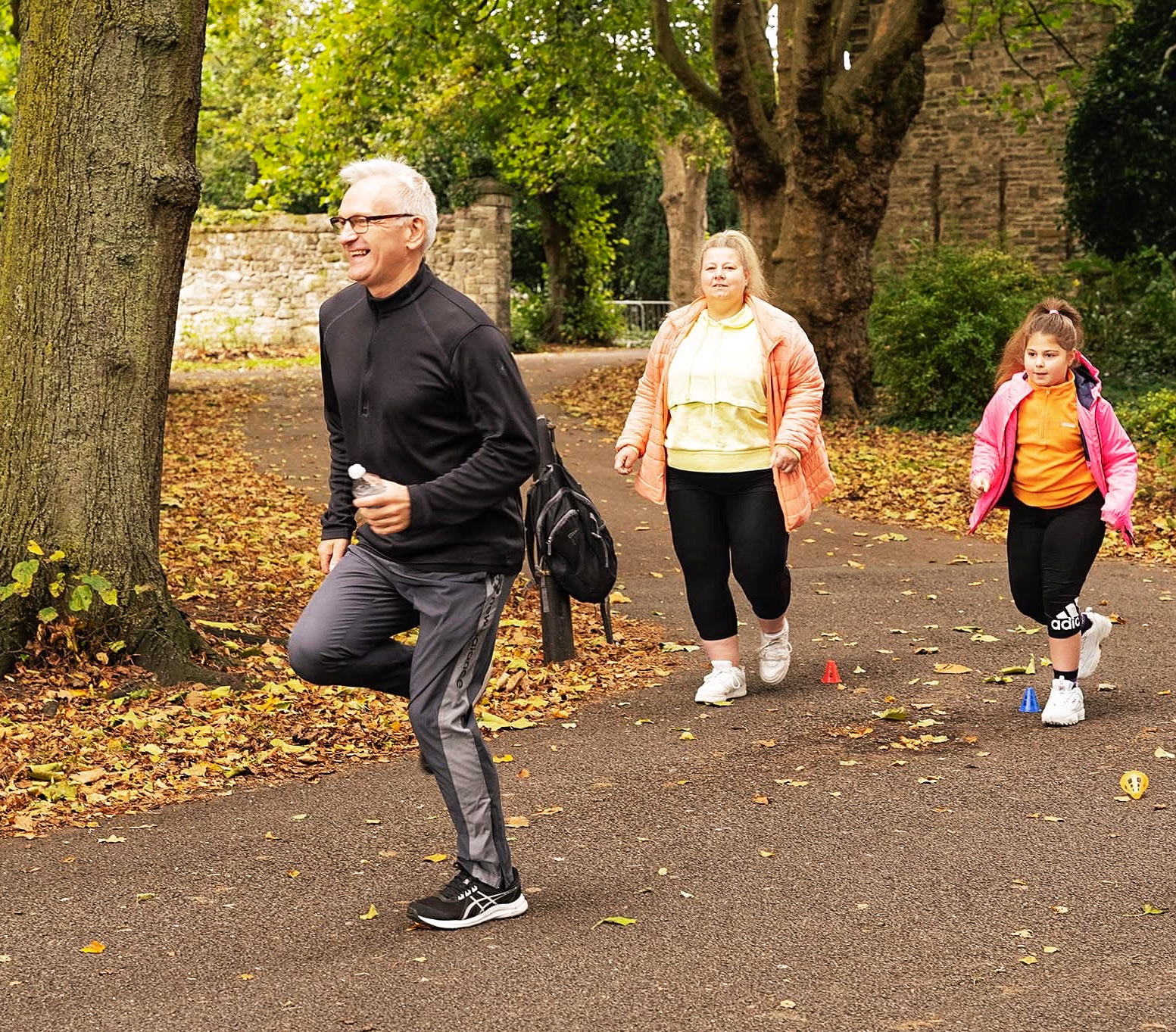 Podaj Dalej family running activity